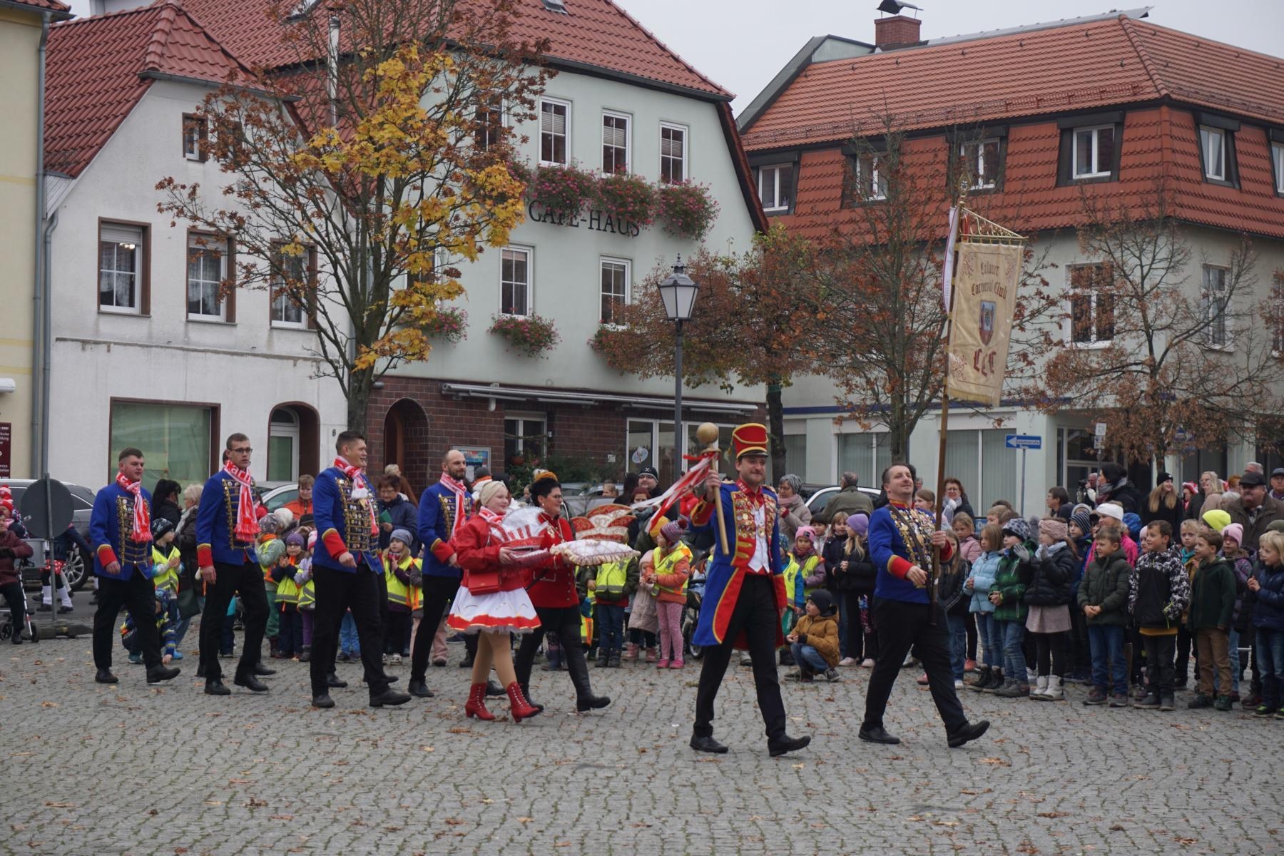 Bild: Impressionen von der Schlüsselübergabe am 11.11.2024. Foto: Stadt Calau / Jan Hornhauer