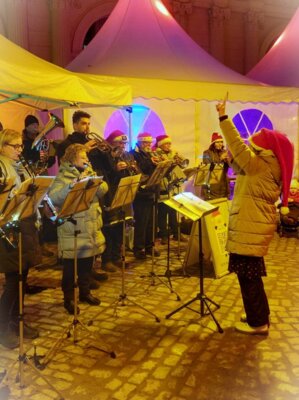 H&ouml;fische Weihnacht Schwerin  (Bild vergr&ouml;&szlig;ern)