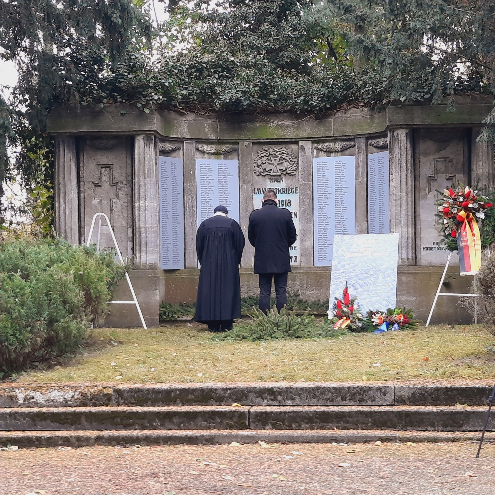 Bild: Stilles Gedenken am Mahnmal