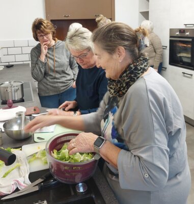 Foto des Albums: Altersgerechtes, gemeinschaftliches Kochen nach Saisonalkalender in Meyenburg (25. 11. 2024)