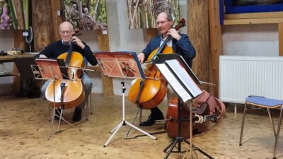 Foto des Albums: Ungewöhnlicher Auftrittsort für Cello- und Blockflötenensemble