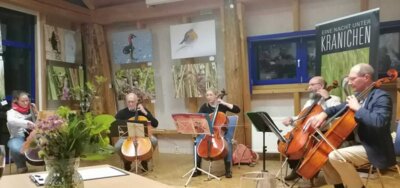 Foto des Albums: Ungewöhnlicher Auftrittsort für Cello- und Blockflötenensemble