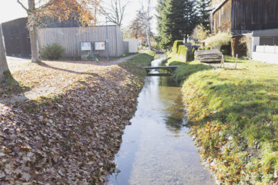 Der Issigbach mit Niedrigwasser. &copy;Christian Weber, Lkr. Hof  (Bild vergr&ouml;&szlig;ern)