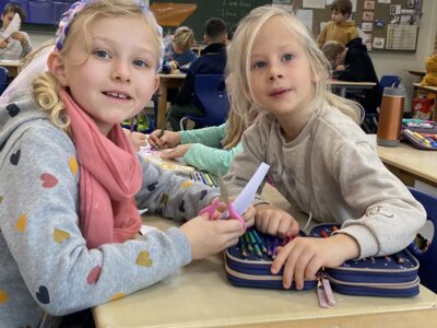 Foto des Albums: Klassen 1 und 4 lesen gemeinsam