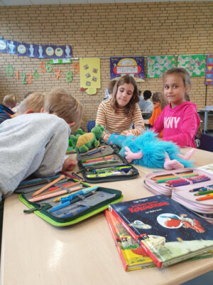 Foto des Albums: Klassen 1 und 4 lesen gemeinsam
