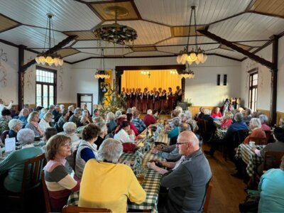 Tolle Stimmung beim Adventssingen  (Bild vergr&ouml;&szlig;ern)