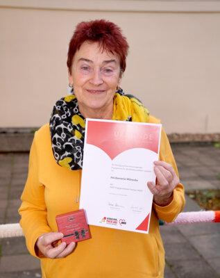 Foto des Albums: Engagementpreis an Heidi