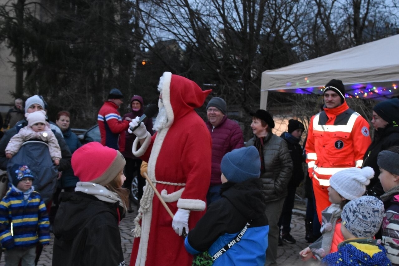 Bild: Ankuft Weihnachtsmann Stand Angelverein