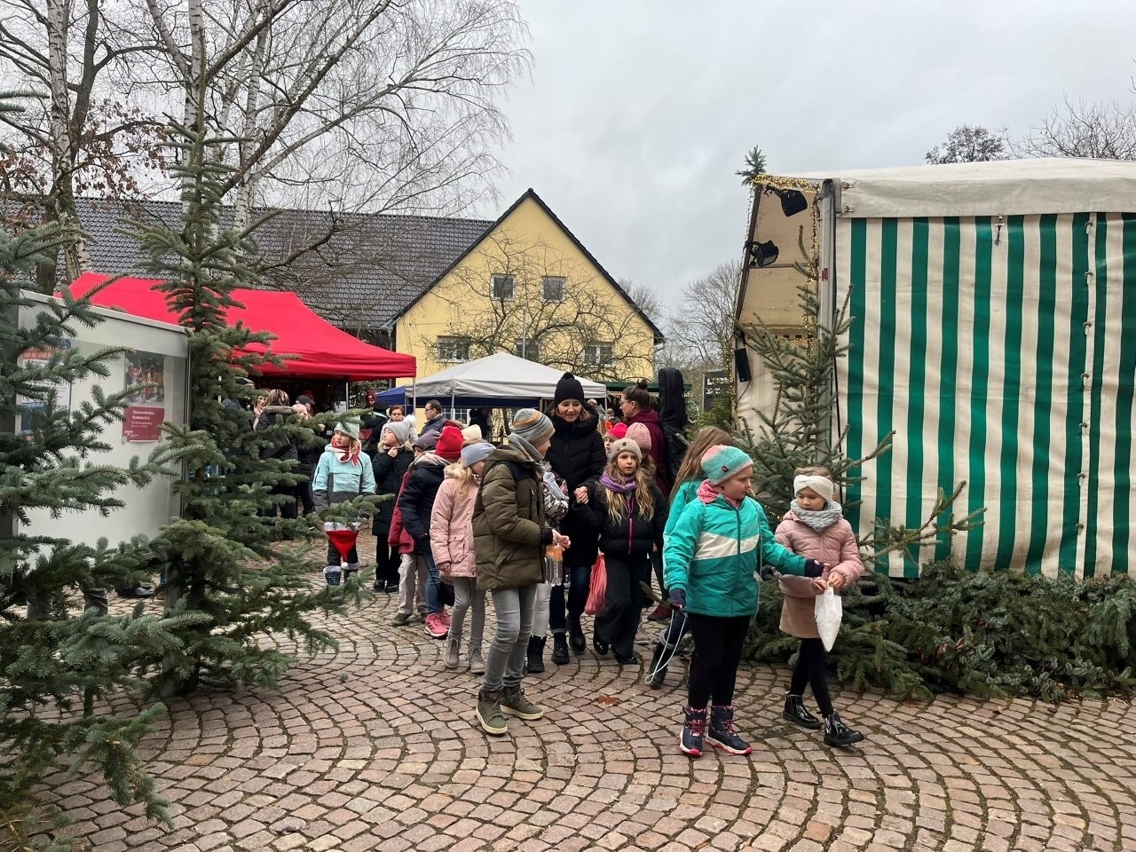 Bild: Ankunft Kinder Schulhort