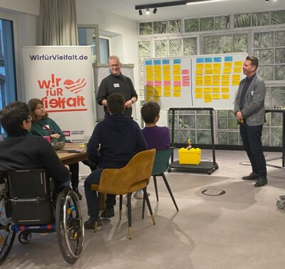 Vorstellungsrunde mit Stefan Schenck und Nils W&ouml;bke  (Bild vergr&ouml;&szlig;ern)