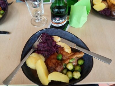 Ente mit Beilagen, einfach k&ouml;stlich!  (Bild vergr&ouml;&szlig;ern)