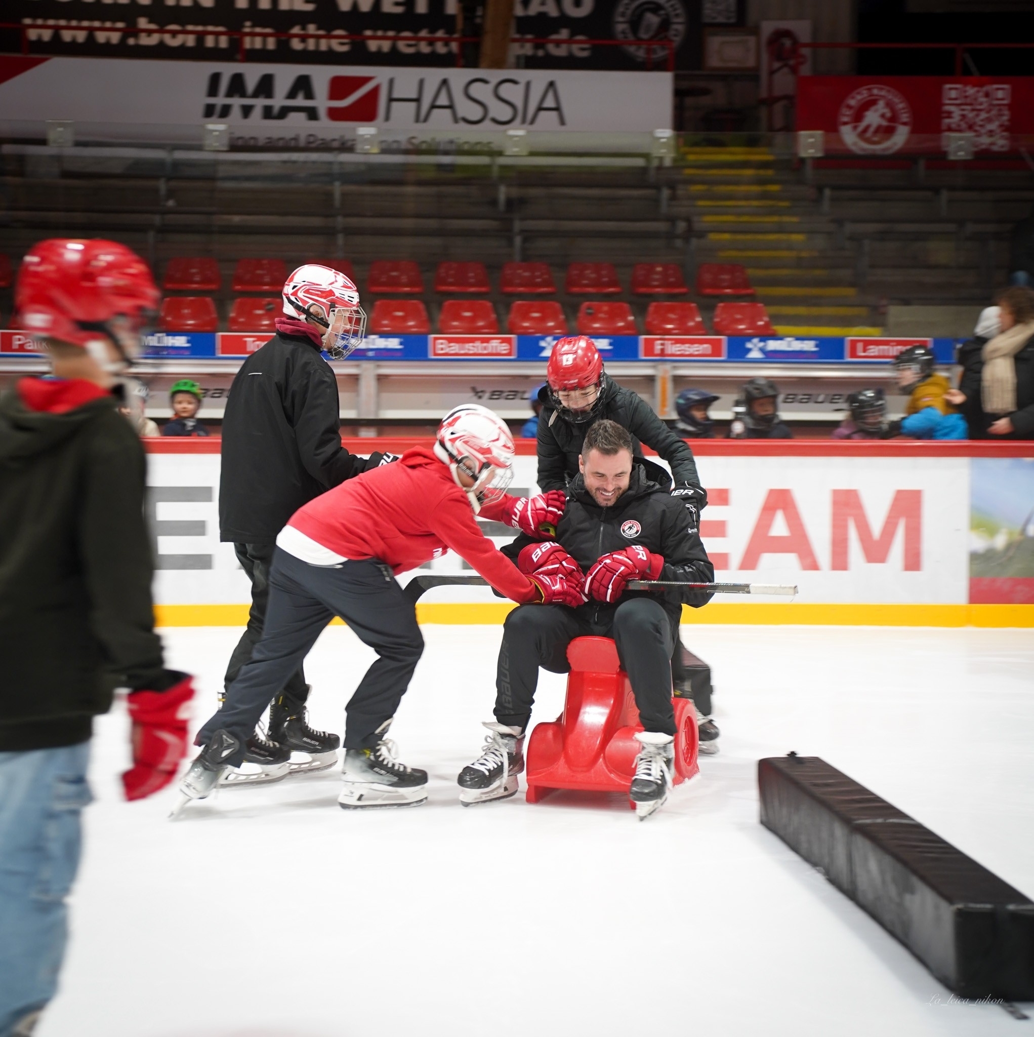 Bild: EC-Profi Brent Aubin beim Kids Day