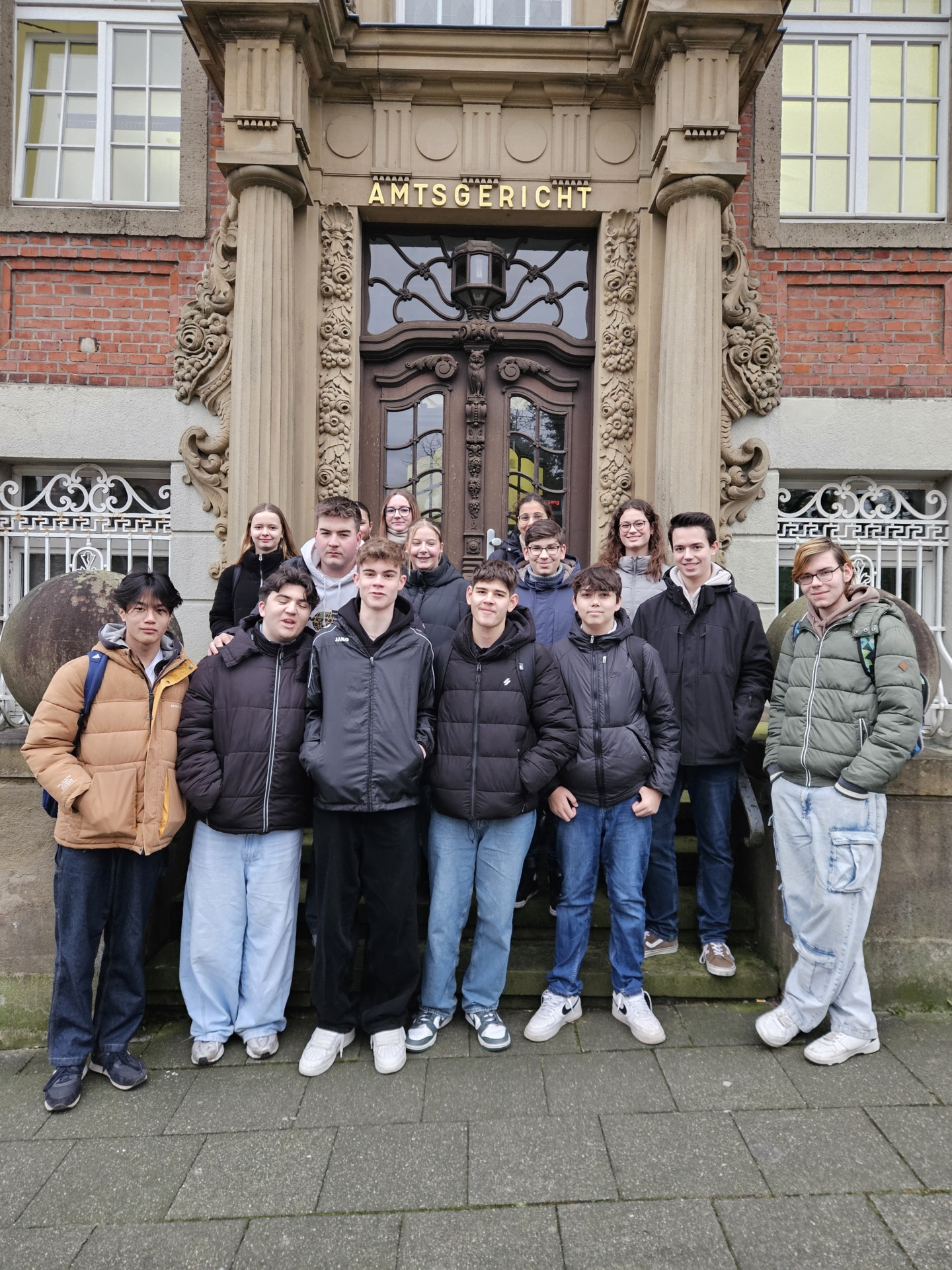 Bild: Die Projektgruppe von Herrn Dr. Bohnensteffen besucht das Amtsgericht Beckum.