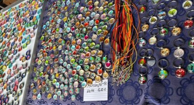 Magnete, Ketten und Anh&auml;nger  (Bild vergr&ouml;&szlig;ern)