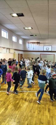 Foto des Albums: Tanzprojekt aller Klassen mit Tanzschule