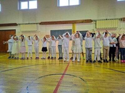 Foto des Albums: Tanzprojekt aller Klassen mit Tanzschule