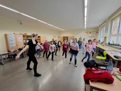 Foto des Albums: Tanzprojekt aller Klassen mit Tanzschule
