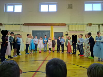 Foto des Albums: Tanzprojekt aller Klassen mit Tanzschule