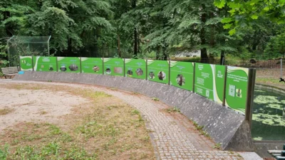 Die Azoobis haben am B&auml;rengehege Informationen zur Geschichte und Zum Plan der Rekonstruktion dargestellt  8.06.2026  (Bild vergr&ouml;&szlig;ern)