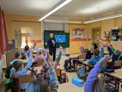 Foto des Albums: Radfahrausbildung Klasse 3 - Theorie