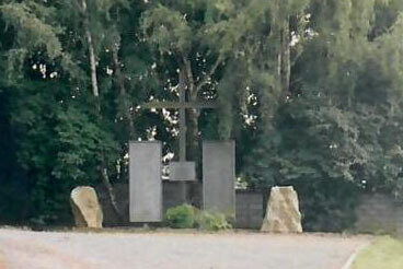2003 07 22 Ehrenmal, ehemaliger Standort  (Bild vergr&ouml;&szlig;ern)