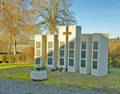 2024 12 28 Urnenwand  (Bild vergr&ouml;&szlig;ern)