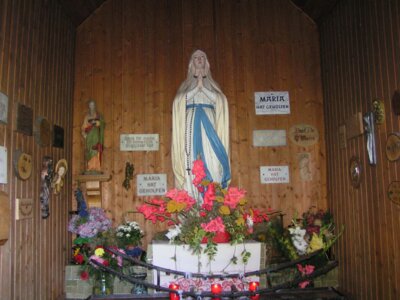 2005 08 28 Marienkapelle, ehemaliger Innenraum  (Bild vergr&ouml;&szlig;ern)