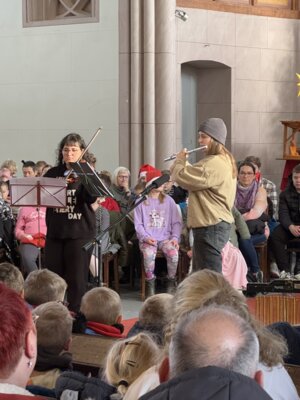 Foto des Albums: alljährliches Weihnachtssingen in der Kirche