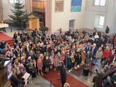 Foto des Albums: alljährliches Weihnachtssingen in der Kirche