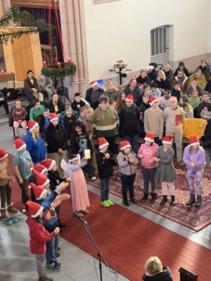 Foto des Albums: alljährliches Weihnachtssingen in der Kirche
