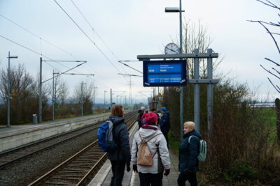 Die S-Bahn kommt  (Bild vergr&ouml;&szlig;ern)