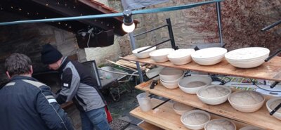 Vorschaubild: Der Brotteig wartet aufs Backen