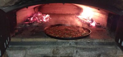 Vorschaubild: Die erste Pizza ist im Backofen