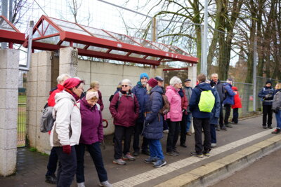 Warten auf den Bus  (Bild vergr&ouml;&szlig;ern)