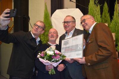 Vorschaubild: Selfie mit dem Laudator Herbert Lang von der Hessen Agentur