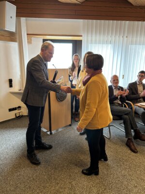 Foto des Albums: Ehrung von Erika Thomas und Petra Niemeyer durch die Kommune 2025