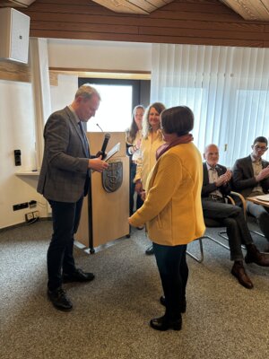 Foto des Albums: Ehrung von Erika Thomas und Petra Niemeyer durch die Kommune 2025