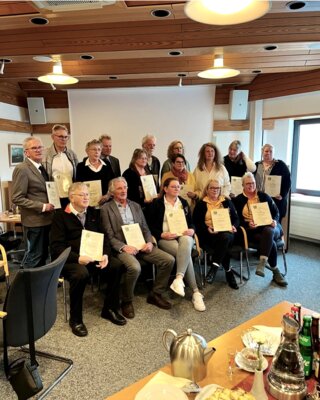 Foto des Albums: Ehrung von Erika Thomas und Petra Niemeyer durch die Kommune 2025