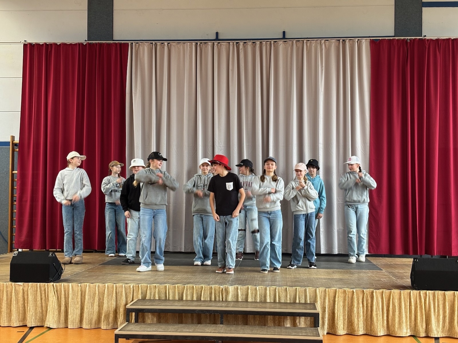 Bild: Tanz der Klassen 6a und 6b