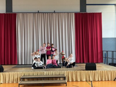 Zumba-Gruppe  (Bild vergr&ouml;&szlig;ern)