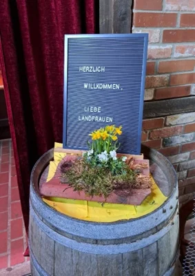 ...Deko...  (Bild vergr&ouml;&szlig;ern)