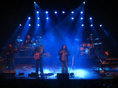 Foto des Albums: GENESES Trespassing All Stations Tour