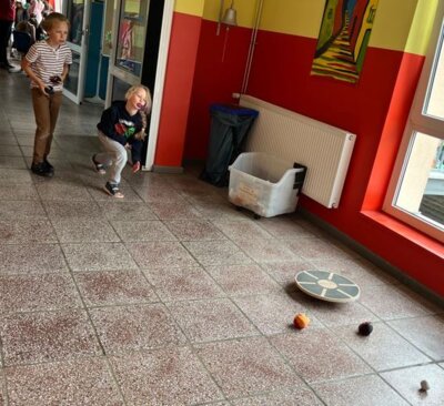 Balle werfen  (Bild vergr&ouml;&szlig;ern)