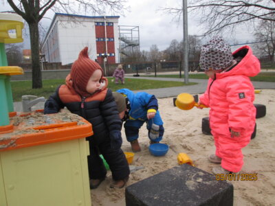Heute wird einmal draußen "gekocht".  (Bild vergrößern)
