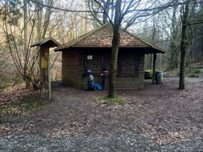 H&uuml;tte am Forellenteich  (Bild vergr&ouml;&szlig;ern)