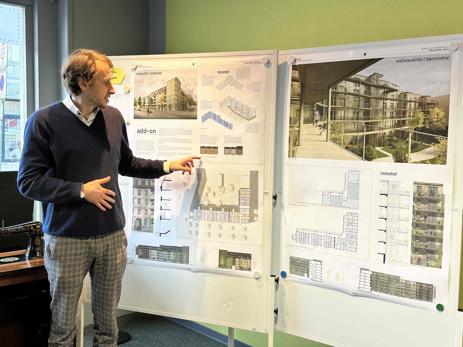 Bild: Bastian Sevilgen von „dreigegeneinen“ stellt den Entwurf des Architekturbüros vor