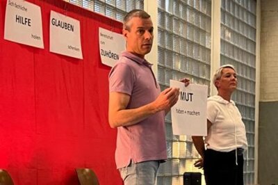 Am Abend des 26. 8. wurde das Projekt vorgestellt. Eltern von 50 Sch&uuml;lerinnen und Sch&uuml;lern und das ganze Lehrerkollegium nahmen an der Veranstaltung teil.  (Bild vergr&ouml;&szlig;ern)