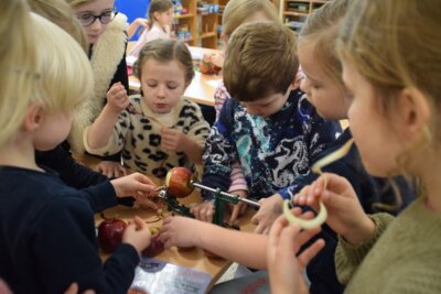Foto des Albums: Apfel Apfel Apfel ... und die Kinder der Klasse 1