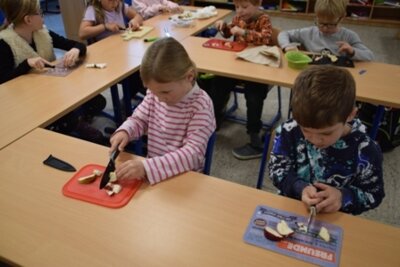 Foto des Albums: Apfel Apfel Apfel ... und die Kinder der Klasse 1