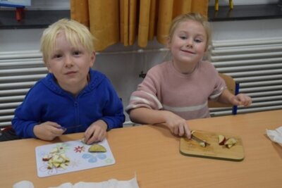 Foto des Albums: Apfel Apfel Apfel ... und die Kinder der Klasse 1